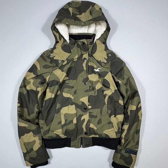 Hollister Jackets & Blazers - Hollister Jacket Camo Green Sherpa‎ Lined Hooded Bomber Cropped Woman's Small